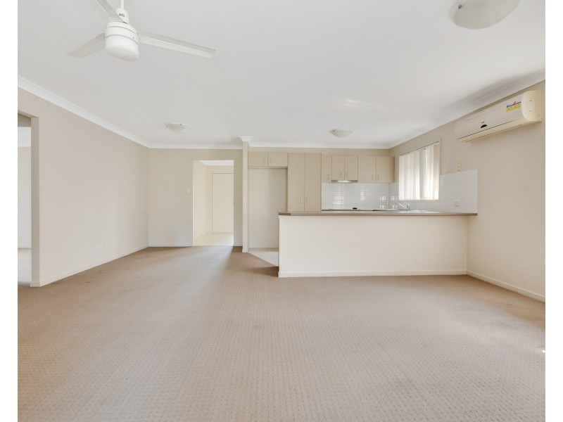 8 Leeside Street, Little Mountain QLD 4551