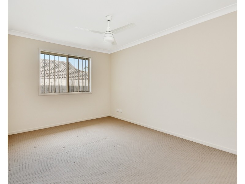 8 Leeside Street, Little Mountain QLD 4551