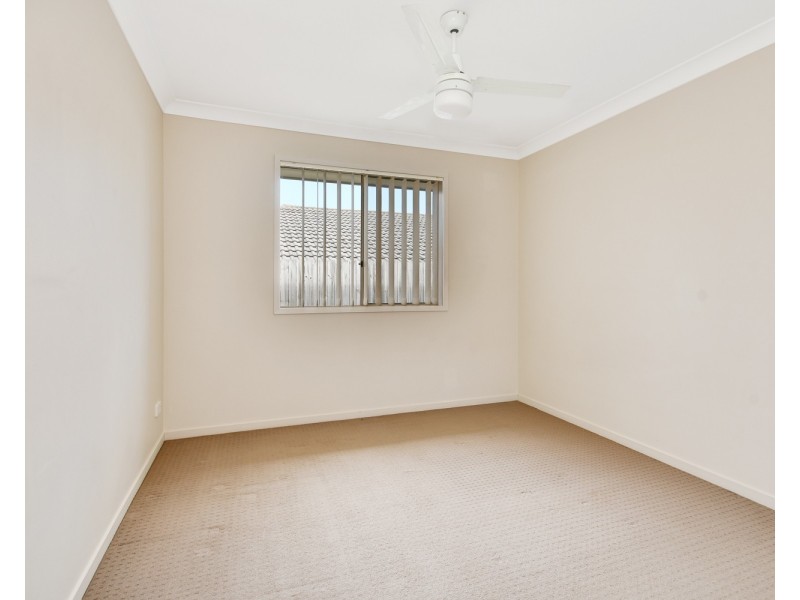 8 Leeside Street, Little Mountain QLD 4551