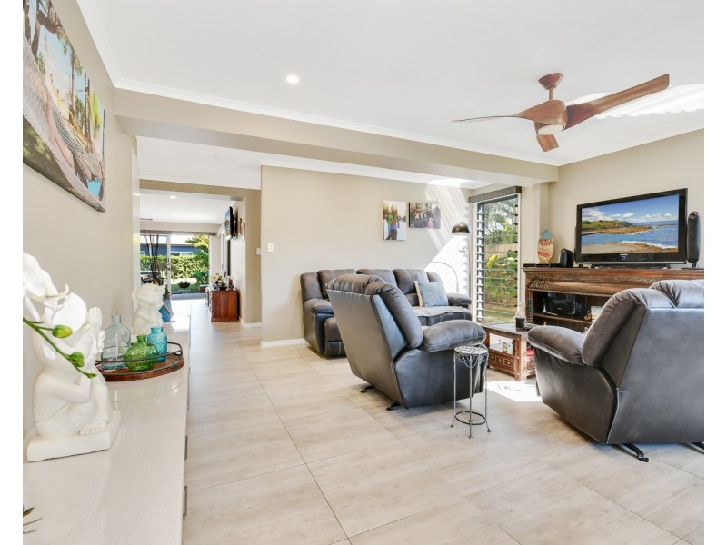 92 Coronation Avenue, Golden Beach QLD 4551