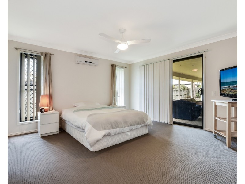 15 Anglia Place, Little Mountain QLD 4551