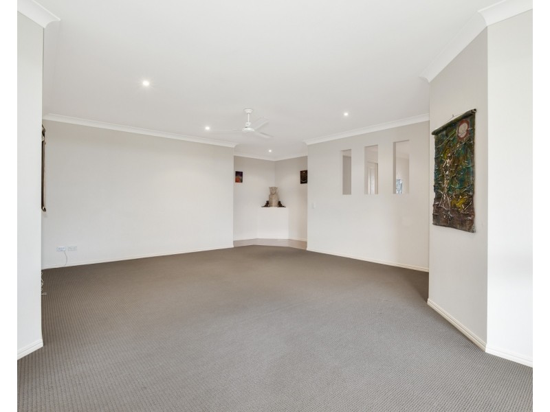 15 Anglia Place, Little Mountain QLD 4551