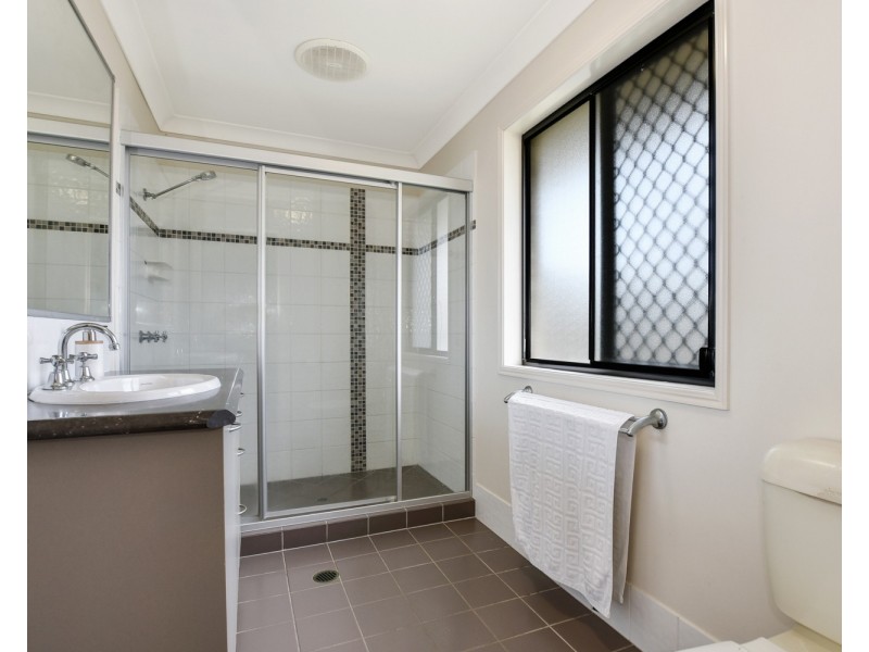 15 Anglia Place, Little Mountain QLD 4551