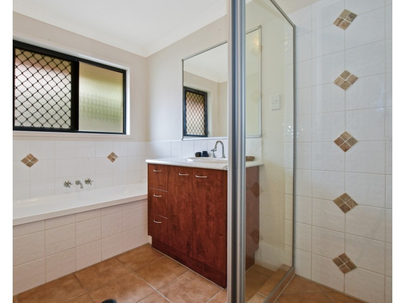 15 Anglia Place, Little Mountain QLD 4551