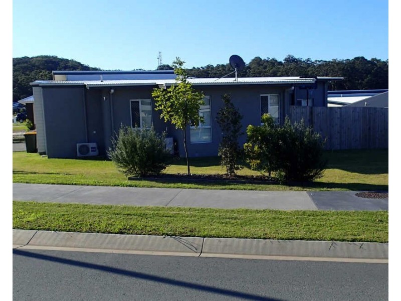 1/2  Jacana Avenue, Bli Bli QLD 4560