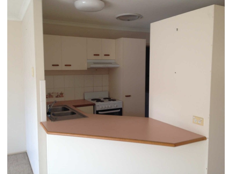 8/100  Beerburrum Street, Battery Hill QLD 4551