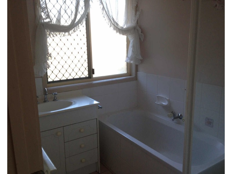 8/100  Beerburrum Street, Battery Hill QLD 4551