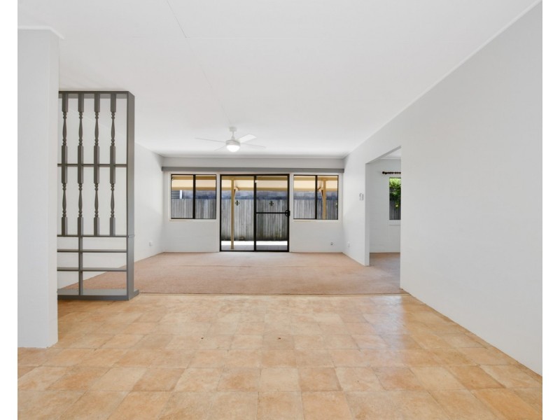 9  Flinders Street, Currimundi QLD 4551