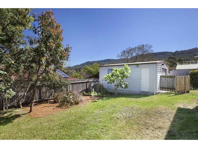 13 Jennifer Crescent, Thirroul NSW 2515