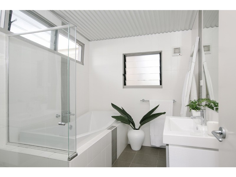 102 Phillip Street, Thirroul NSW 2515