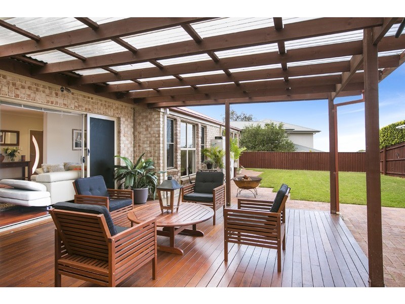 12 Jaraga Circuit, Thirroul NSW 2515