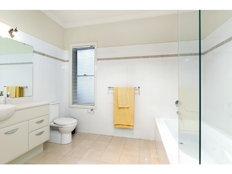 12 Jaraga Circuit, Thirroul NSW 2515