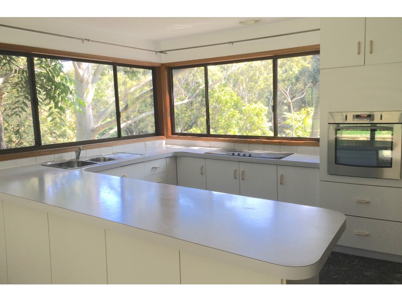 6 Sheridan Crescent, Stanwell Park NSW 2508