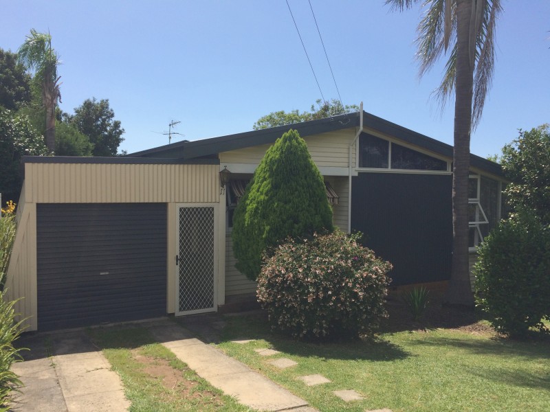 11 Robinsville Crescent, Thirroul NSW 2515
