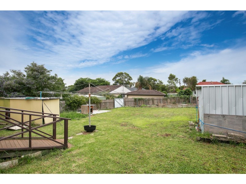 1 Elouera Street, Lake Illawarra NSW 2528