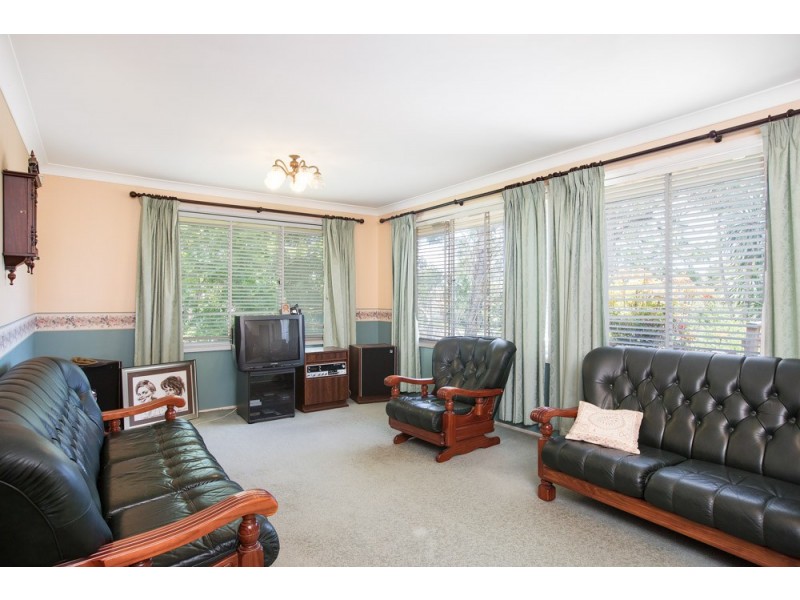 16 Darren Avenue, Kanahooka NSW 2530