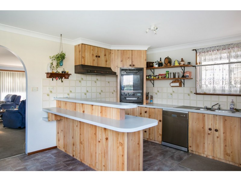 7 Howell Avenue, Kanahooka NSW 2530