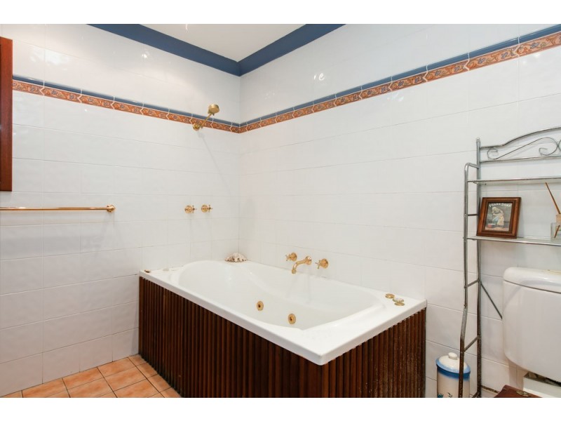 7 Howell Avenue, Kanahooka NSW 2530