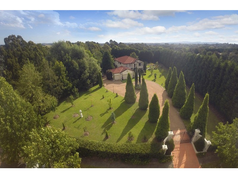 2 Carisbrooke Row, Bowral NSW 2576