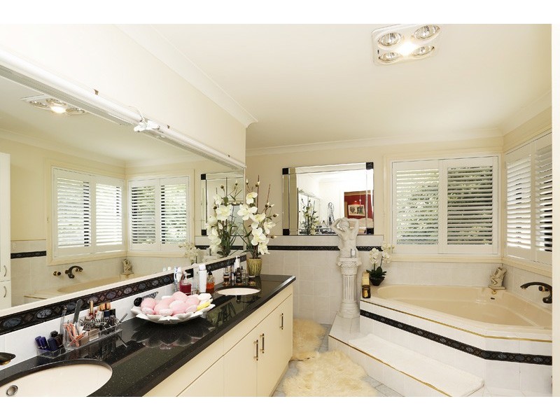 2 Carisbrooke Row, Bowral NSW 2576