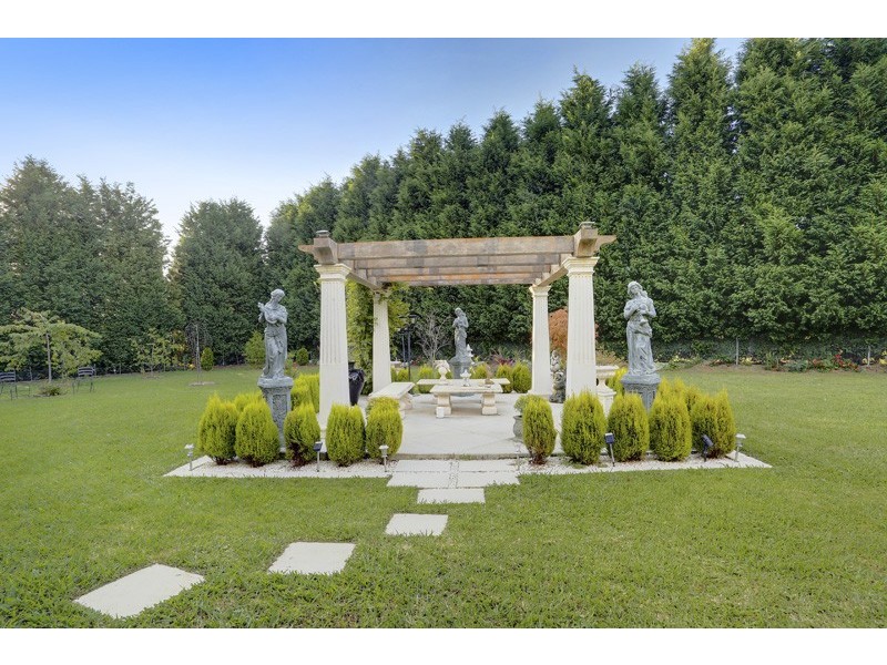 2 Carisbrooke Row, Bowral NSW 2576