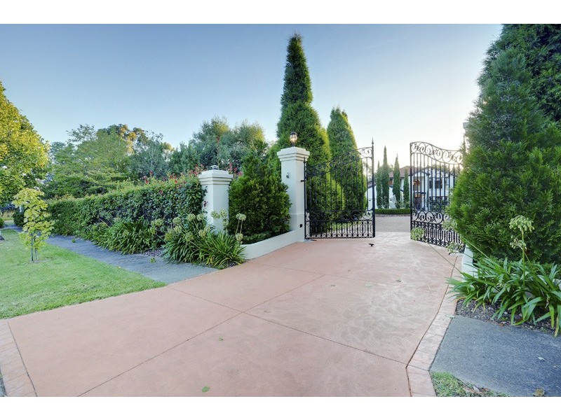 2 Carisbrooke Row, Bowral NSW 2576