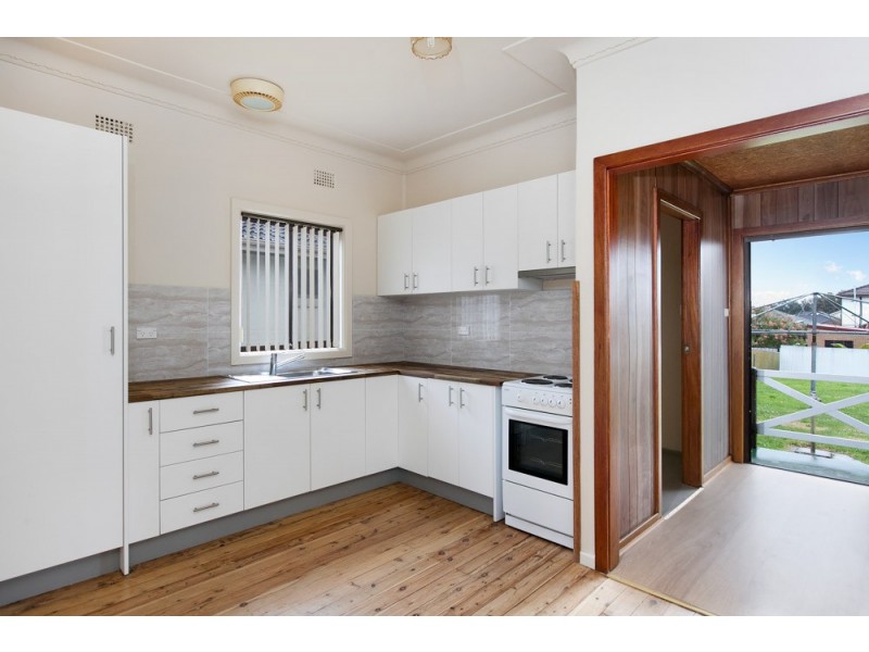 160 Pur Pur Avenue, Lake Illawarra NSW 2528