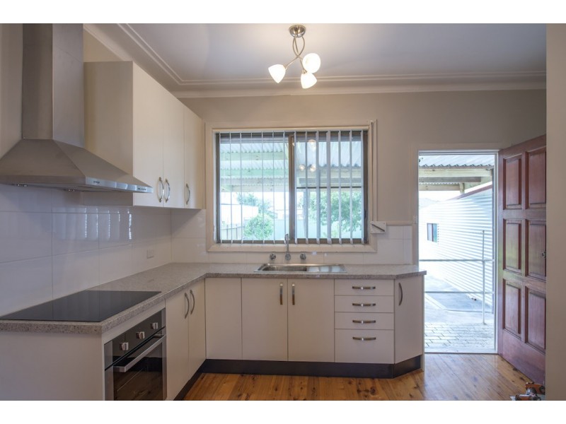 8 Susan Avenue, Warilla NSW 2528