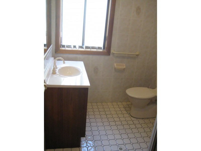 180 Lakeview Parade, Primbee NSW 2502