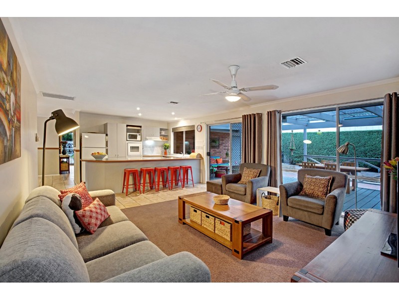 14 Sandy Wynd, Kilsyth South VIC 3137