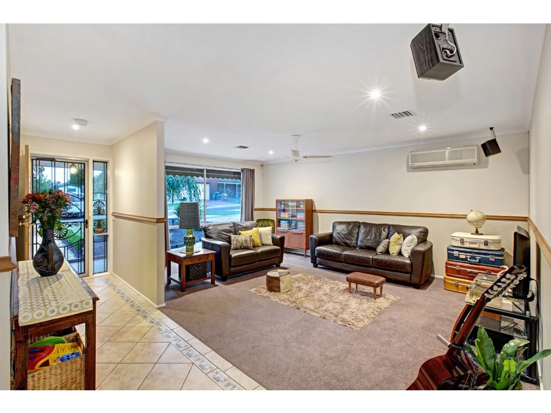 14 Sandy Wynd, Kilsyth South VIC 3137