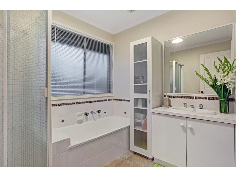 14 Sandy Wynd, Kilsyth South VIC 3137