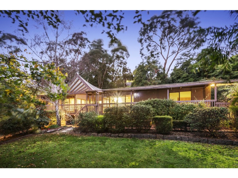 17 Manorwood Place, Mitcham VIC 3132