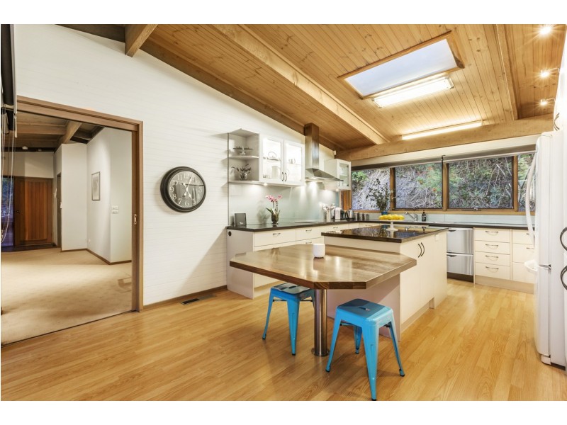 17 Manorwood Place, Mitcham VIC 3132