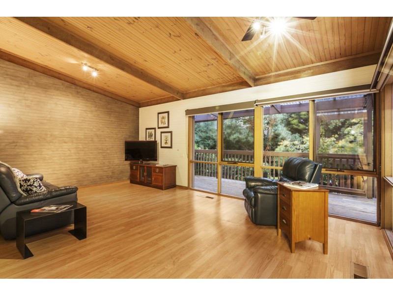 17 Manorwood Place, Mitcham VIC 3132