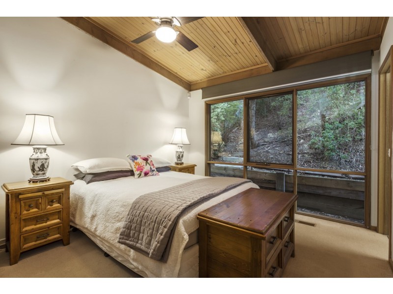 17 Manorwood Place, Mitcham VIC 3132