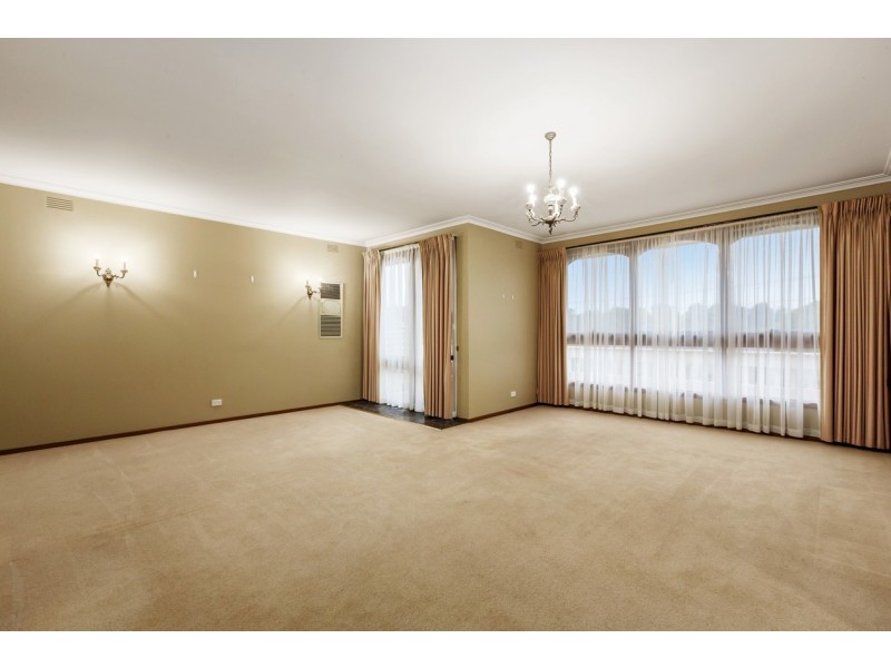 17 Braeside Drive, Doncaster VIC 3108