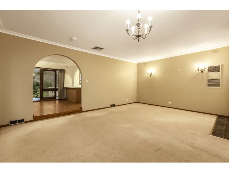 17 Braeside Drive, Doncaster VIC 3108