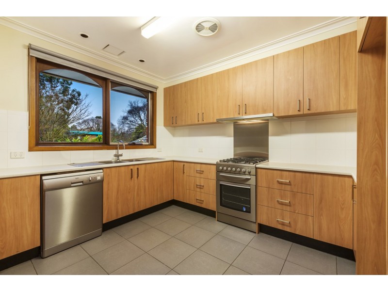 17 Braeside Drive, Doncaster VIC 3108