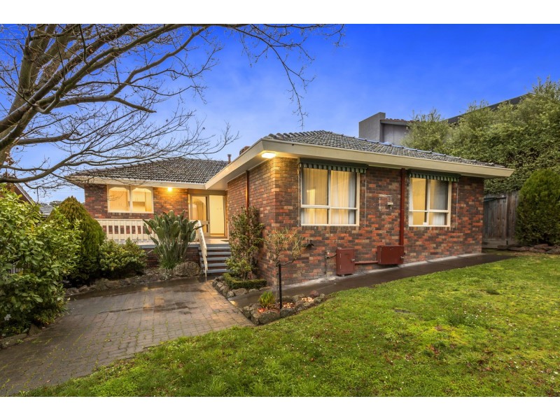 17 Braeside Drive, Doncaster VIC 3108