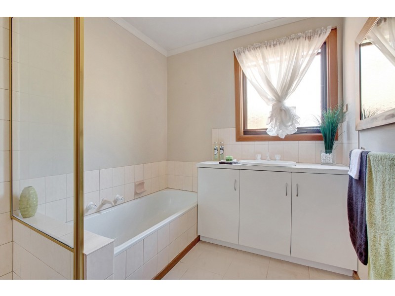 24 Sorrel Crescent, Warranwood VIC 3134