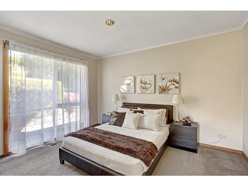 24 Sorrel Crescent, Warranwood VIC 3134