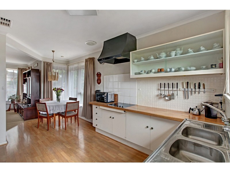 877 High Street Road, Glen Waverley VIC 3150