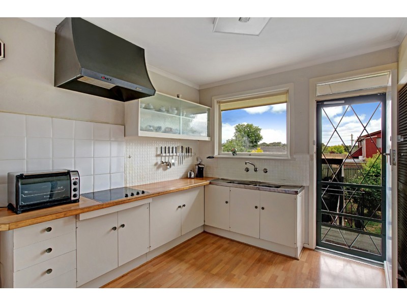 877 High Street Road, Glen Waverley VIC 3150