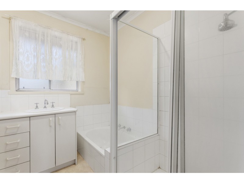 2 Neville Street, Mooroolbark VIC 3138