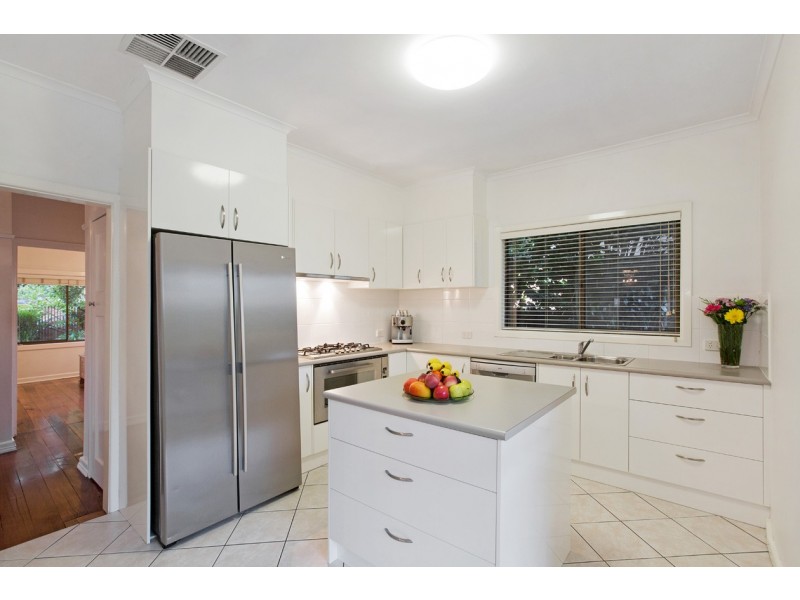 8 Walter Street, Mitcham VIC 3132