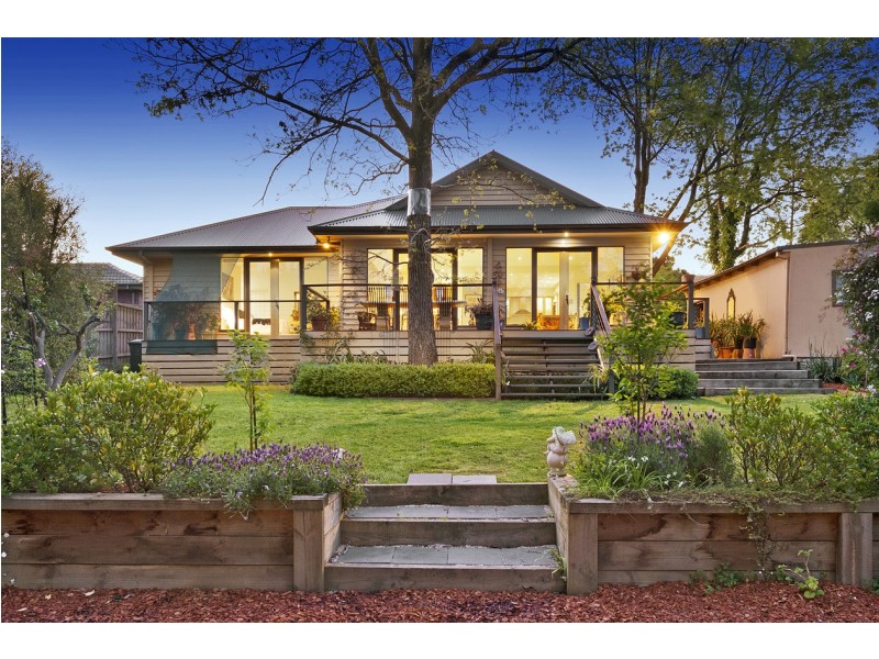 35 Halls Parade, Mitcham VIC 3132