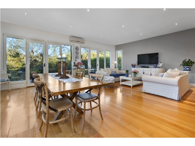 35 Halls Parade, Mitcham VIC 3132