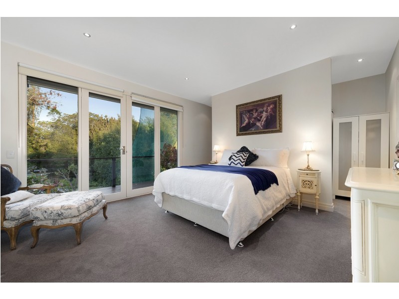 35 Halls Parade, Mitcham VIC 3132