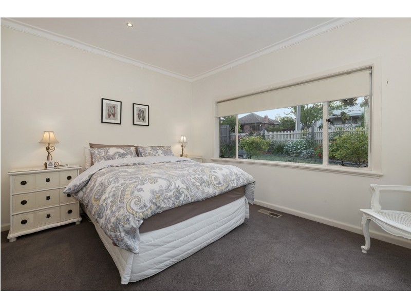 35 Halls Parade, Mitcham VIC 3132